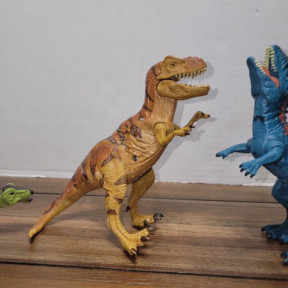 Set of 3 Light-Up & Sound Dinosaurs: T-Rex, Stegosaurus & Carnosaurs - Picture 3 of 8